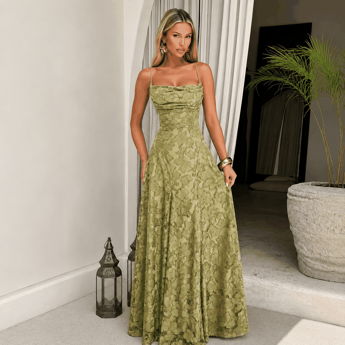 Vestido de Noche Drapeado con Espalda Abierta ✨